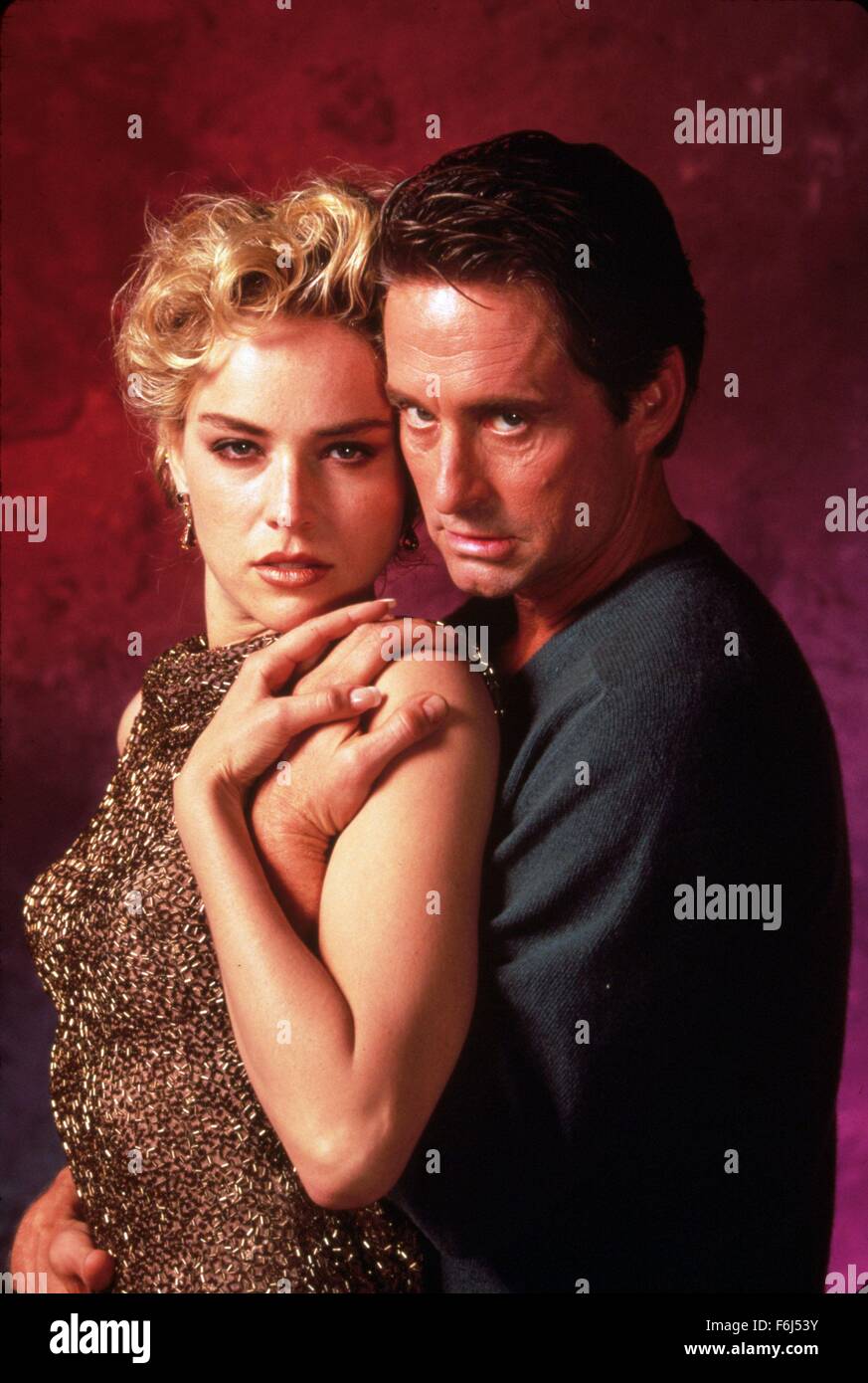 Sharon Stone Y Michael Douglas Película 1992, Film Title: BASIC INSTINCT, Director: PAUL VERHOEVEN, Studio: TRI,  Pictured: MICHAEL DOUGLAS, SHARON STONE. (Credit Image: SNAP Stock Photo -  Alamy