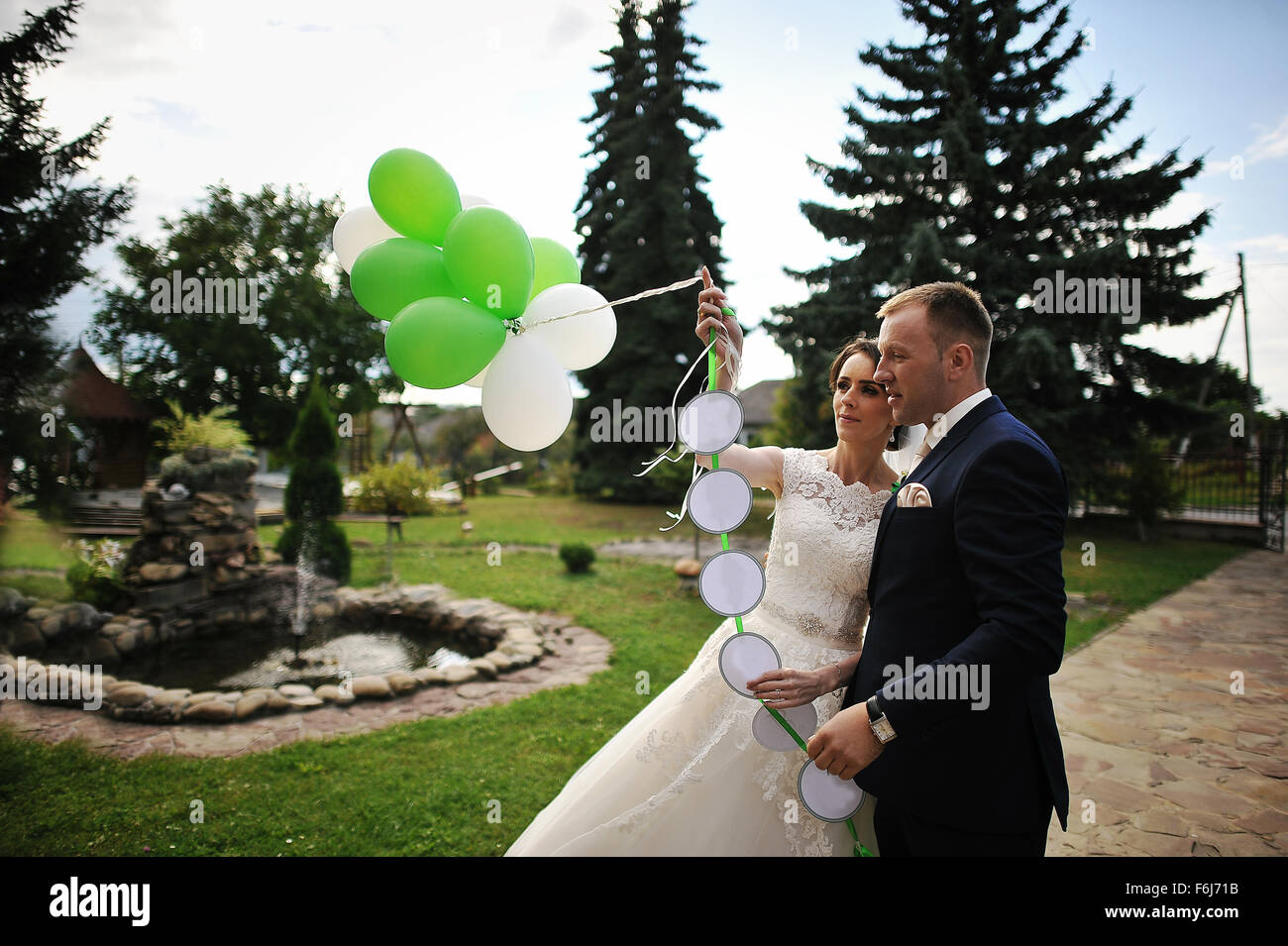 Happy wedding couple with balloons Stock Photo - Alamy