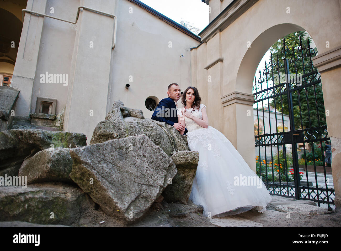 Stone Bride couple newlyweds on stone Stock Photo - Alamy