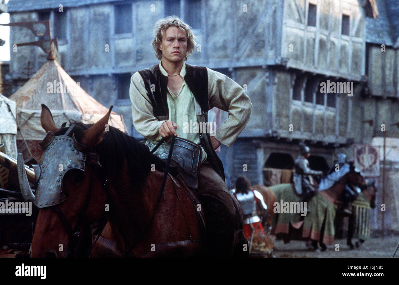 RELEASED Oct 11, 2001 - A KNIGHT'S TALE - From peasant to knight - one man can change his stars. Directed by Brian Helgeland. Shot in Prague, Czech Republic.   Actor HEATH LEDGER as Sir William Thatcher / Sir Ulrich von Lichtenstein of Gelderland in 'A Knight's Tale'. Stock Photo