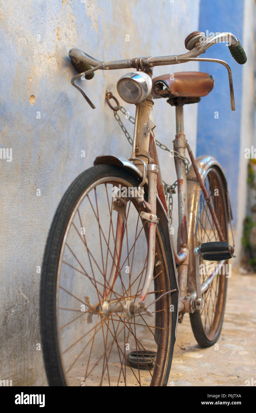 Old fashioned bicycle hires stock photography and images Alamy