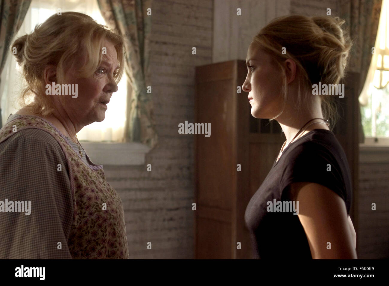 RELEASE DATE: August 12, 2005. MOVIE TITLE: The Skeleton Key. STUDIO: Universal Pictures. PLOT: A hospice nurse working at a spooky New Orleans plantation home finds herself entangled in a mystery involving the house's dark past. PICTURED: KATE HUDSON stars as Caroline Ellis and GENA ROWLANDS as Violet Devereaux. Stock Photo