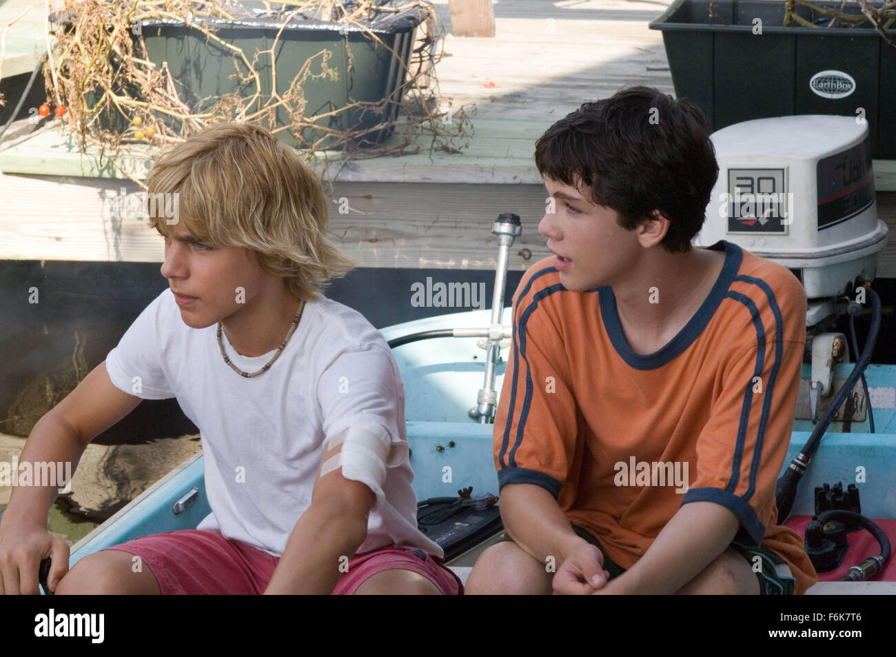 Cody linley logan lerman hoot hi-res stock photography and images - Alamy