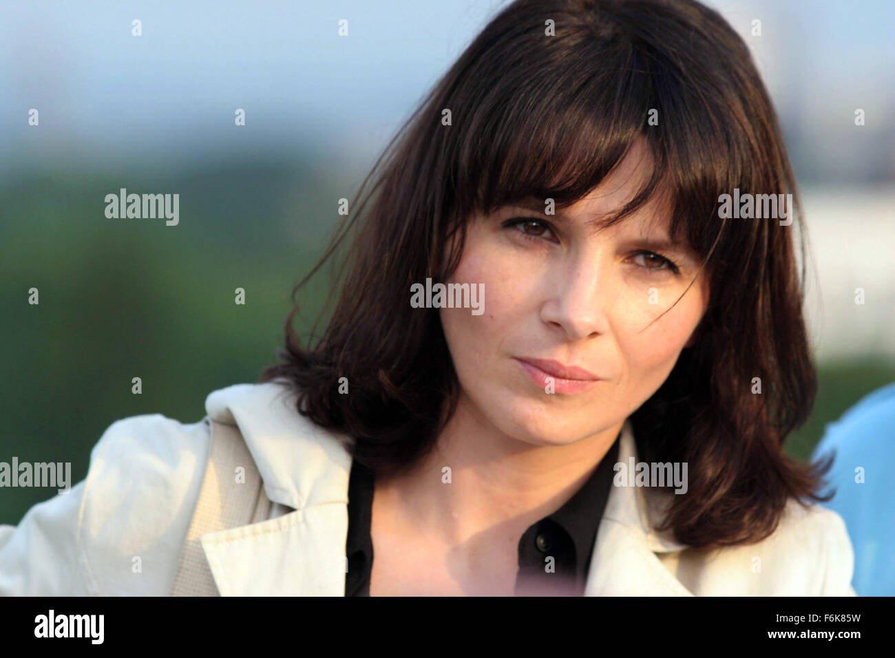 Feb 16, 2006; London, England, UK; JULIETTE BINOCHE as Amira in the dramatic film 'Breaking and Entering' , to be released March 22nd, 2006. Stock Photo