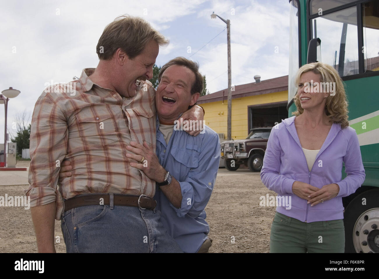 RELEASE DATE: April 28, 2006. MOVIE TITLE: RV. STUDIO: Columbia Pictures. PLOT: Bob Munro and his dysfunctional family rent an RV for a road trip to the Colorado Rockies, where they ultimately have to contend with a bizarre community of campers. PICTURED: ROBIN WILLIAMS as Bob Munro, JEFF DANIELS as Travis Gornicke, and CHERYL HINES as Jamie Munro. Stock Photo