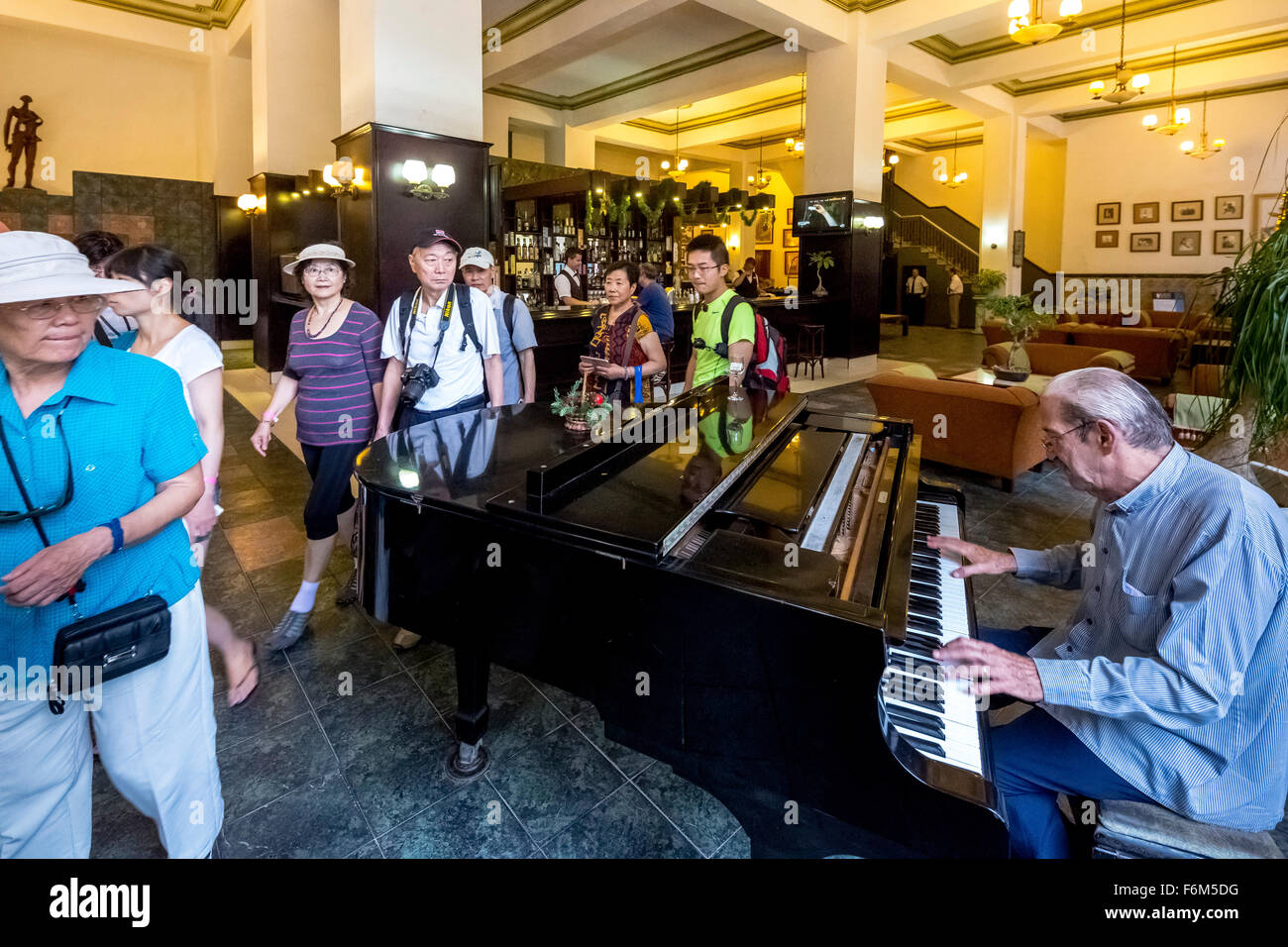 The piano bar havana hi-res stock photography and images - Alamy