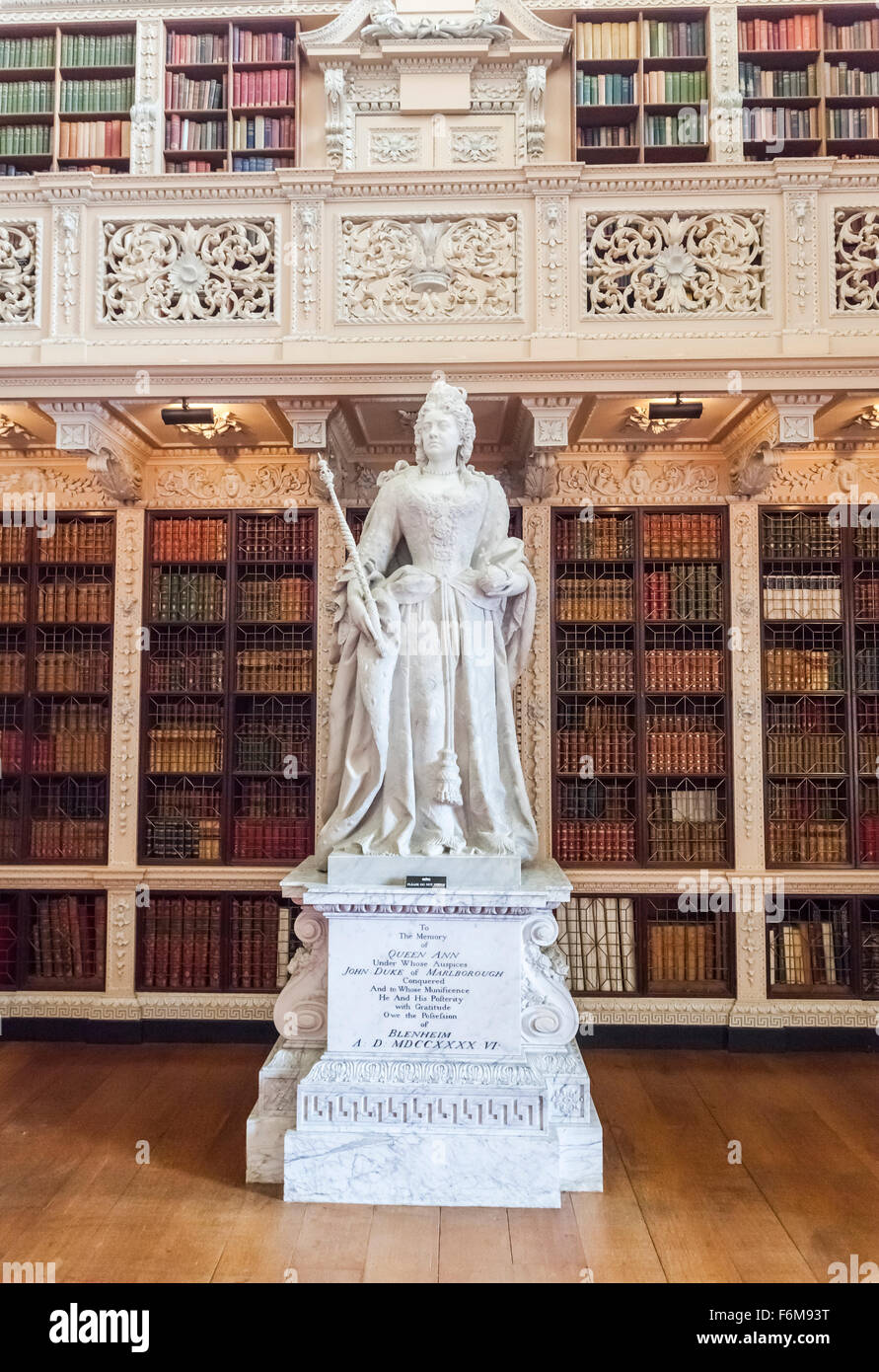 Marble statue of Queen Anne by Johannes Michel Rysbrack in the library at Blenheim Palace, Woodstock, Oxfordshire, England Stock Photo