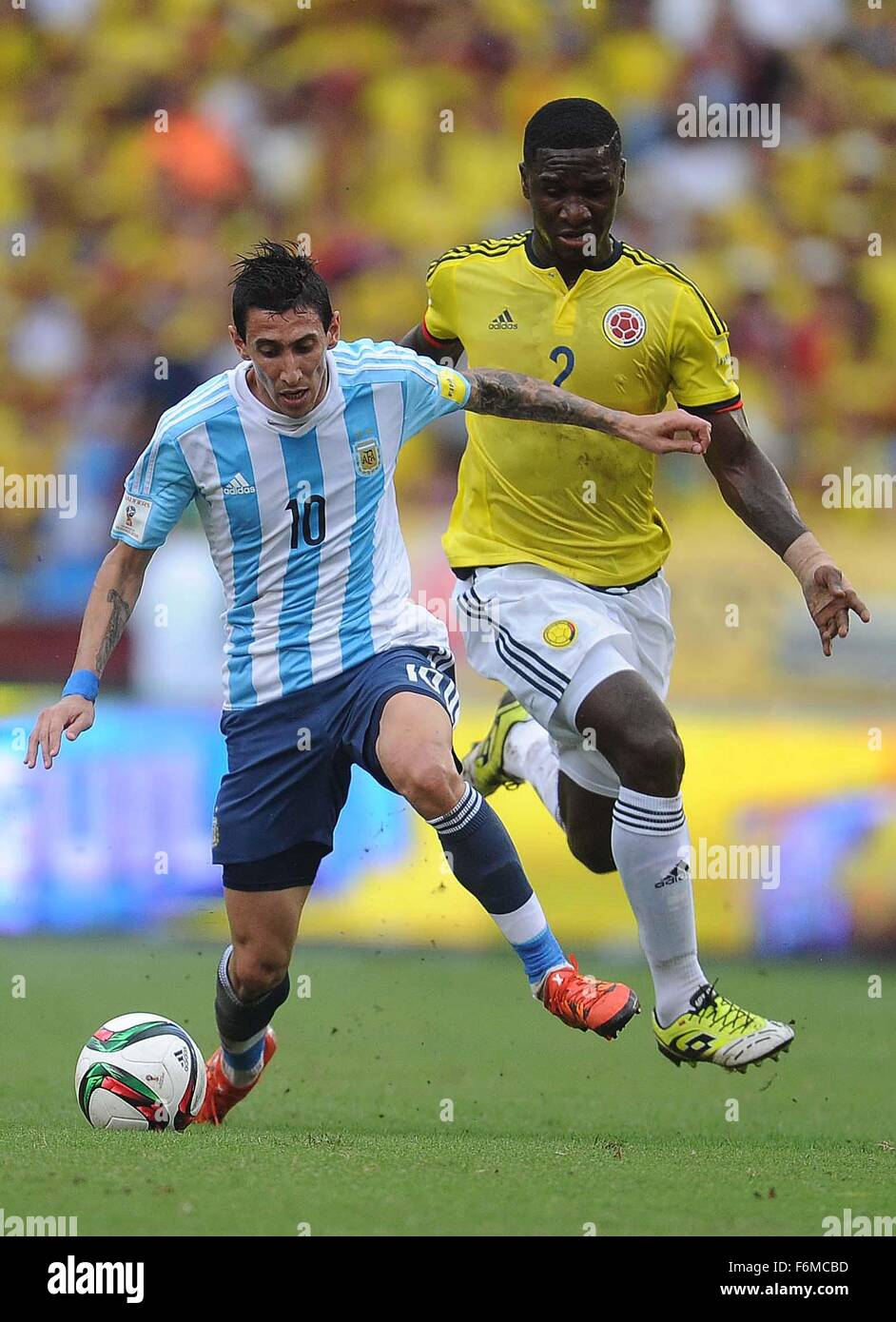 Barranquilla, Colombia. 17th Nov, 2015. Colombia's Cristian Zapata (R) vies with Argentina's Angel Di Maria during a 2018 Russia World Cup qualifying match between Colombia and Argentina, at the Metropolitano Roberto Melendez Stadium in Barranquilla, Colombia, on Nov. 17, 2015. Argentina won the game 1-0. Credit:  Fernando Gens/TELAM/Xinhua/Alamy Live News Stock Photo