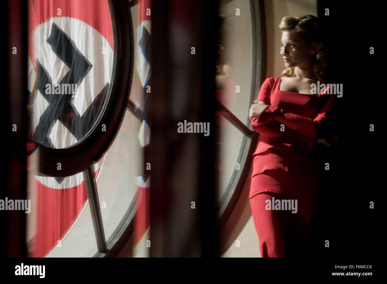 open lace back dress Inglourious Basterds (Oscar Look) [Import allemand]: Amazon.co.uk: Pitt,  Brad, Waltz, Christoph, Laurent, Melanie, Kruger, Diane, Schweiger, Til,  Fassbender, Michael, Brhl, Daniel, Roth, Eli, Kruger, Diane, Burkhard,  Gedeon, Tarantino, Quentin: DVD