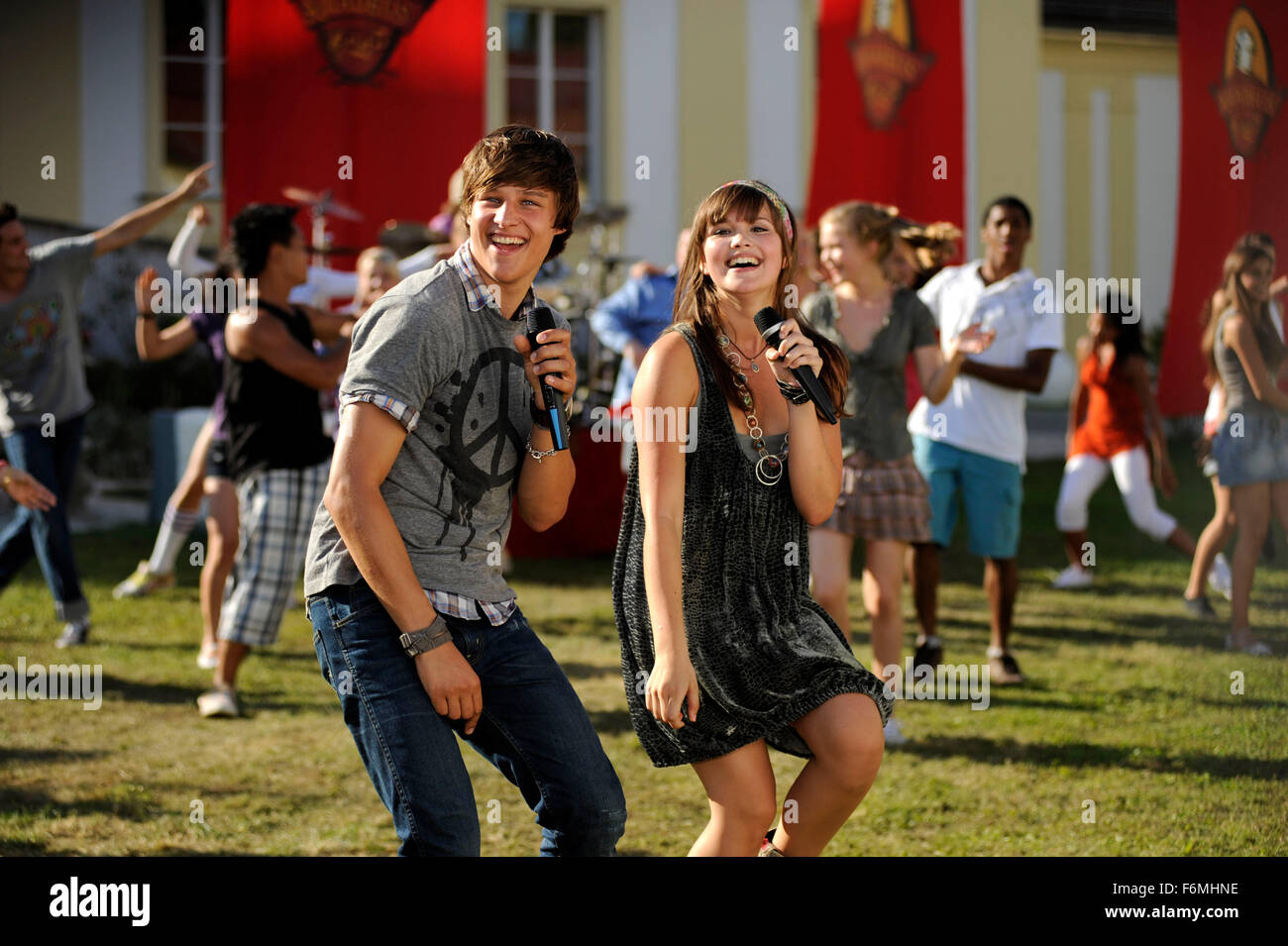 зажги этим летом фильм 2. николас д’агосто фильмы. зажги верх. зажги этим летом! шон и карли. этим летом фильм 2018.