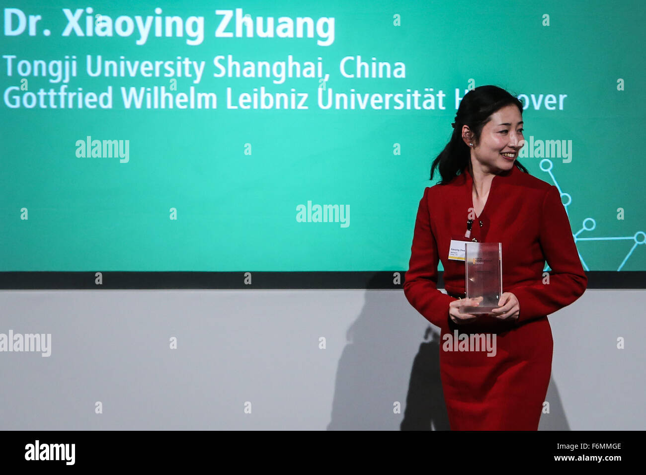 (151118) -- BERLIN, Nov. 18, 2015 (Xinhua) -- Zhuang Xiaoying from ...