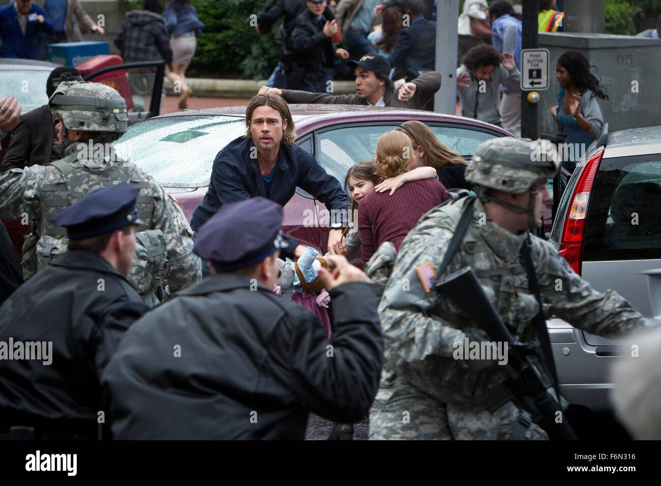 RELEASE DATE: June 21, 2013 TITLE: World War Z STUDIO: Paramount Pictures DIRECTOR: Marc Forster PLOT: A U.N. employee is racing against time and fate, as he travels the world trying to stop the outbreak of a deadly Zombie pandemic PICTURED: BRAD PITT as Gerry Lane  (Credit: c ParamountPictures/Entertainment Pictures) Stock Photo