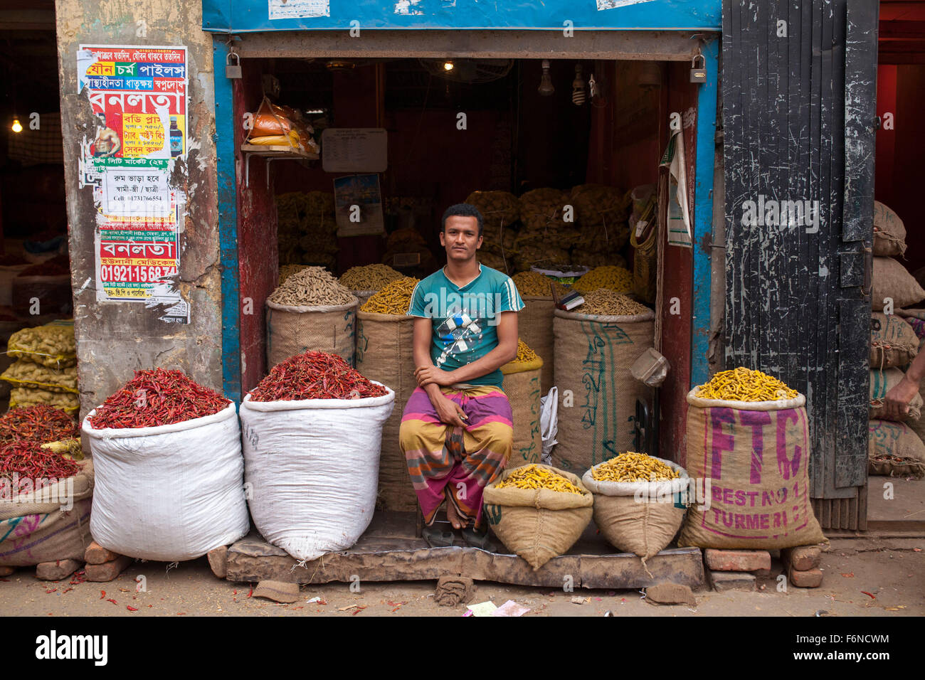 DHAKA, BANGLADESH 17th November A grocery shop in Old Dhaka on