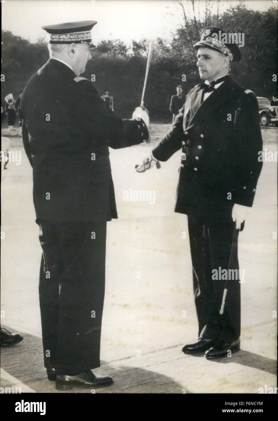 1956 - Admiral at 46 Admiral Patou, Commander of the Navy at Lorient, aged 46, who is the youngest high ranking officer in the French Navy, received the insignia of the Commander of the Foreign Legion at Lorient, yesterday. OPS: Rear-Admiral Jourdain decorating Admiral Patou. Nov. 17/56 © Keystone Pictures USA/ZUMAPRESS.com/Alamy Live News Stock Photo