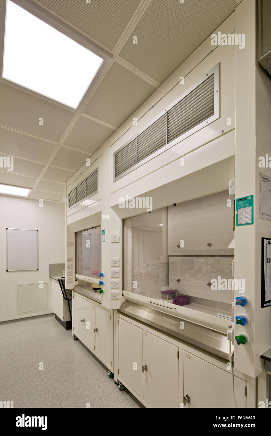 Laboratory clean room hires stock photography and images Alamy
