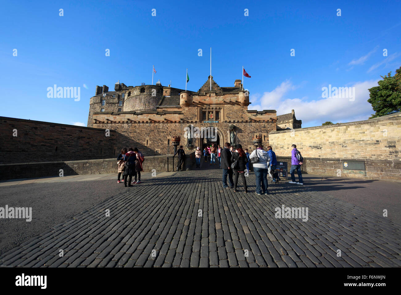 A general view of the Edinburgh Castle. Tourist walking to heading to Edinburgh Castle Stock Photo