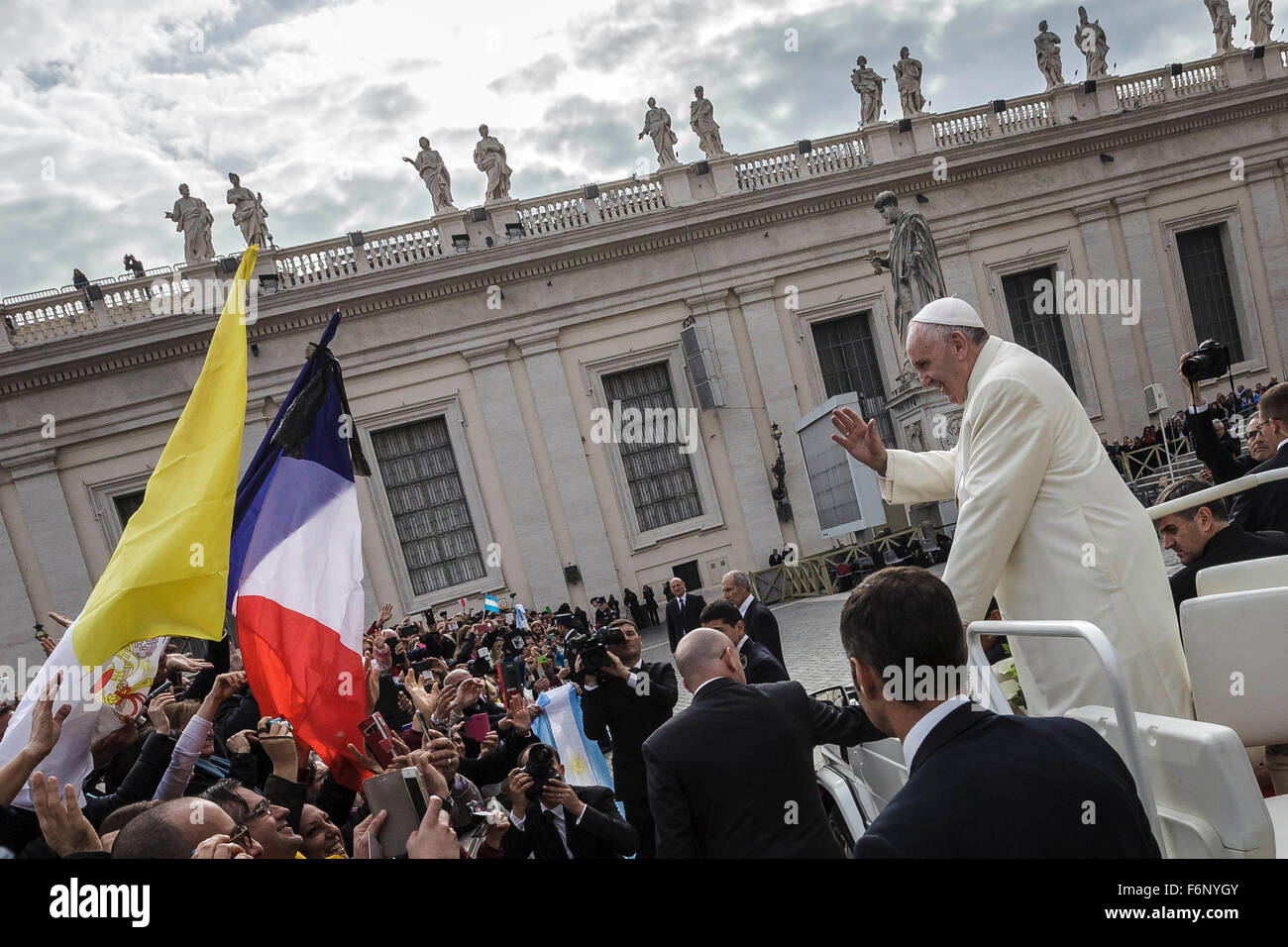 Pope Roma Flag Rome reflections flag hi-res stock photography and images - Alamy