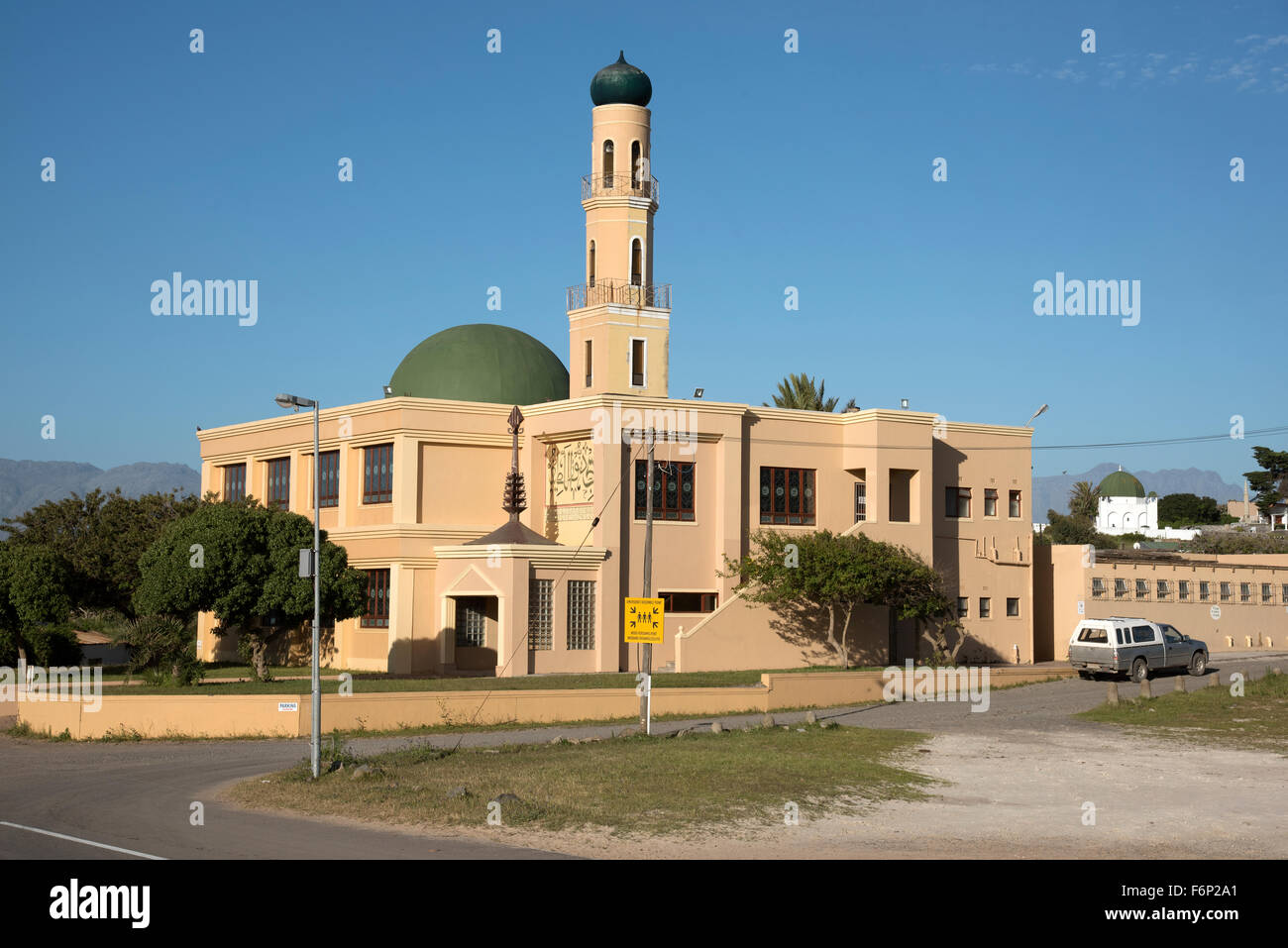 Hasil carian imej untuk 7. Masjid Nurul Islam, 134 Buitengracht St, Cape Town City Centre