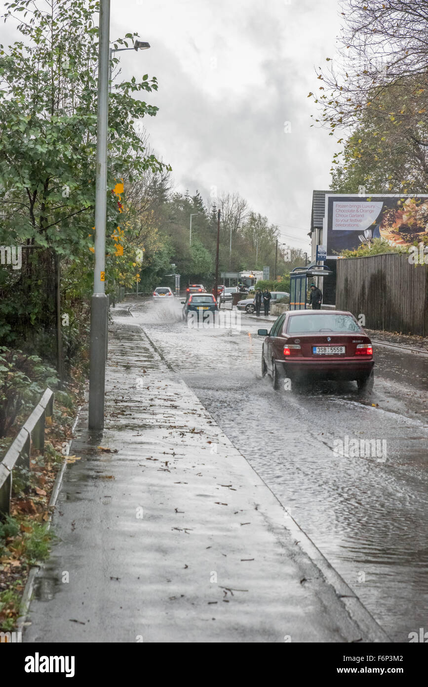 Wolverhampton West Midlands Uk November 18th 2015 Uk Weather After Heavy Rainfall Many Roads Are Experiencing Flooding With The Met Office Warning Of Blustery Showers And Strong Winds To Follow Credit David