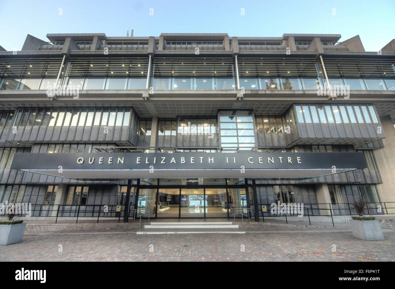 Queen Elizabeth II conference centre. Modern architecture Stock Photo Alamy