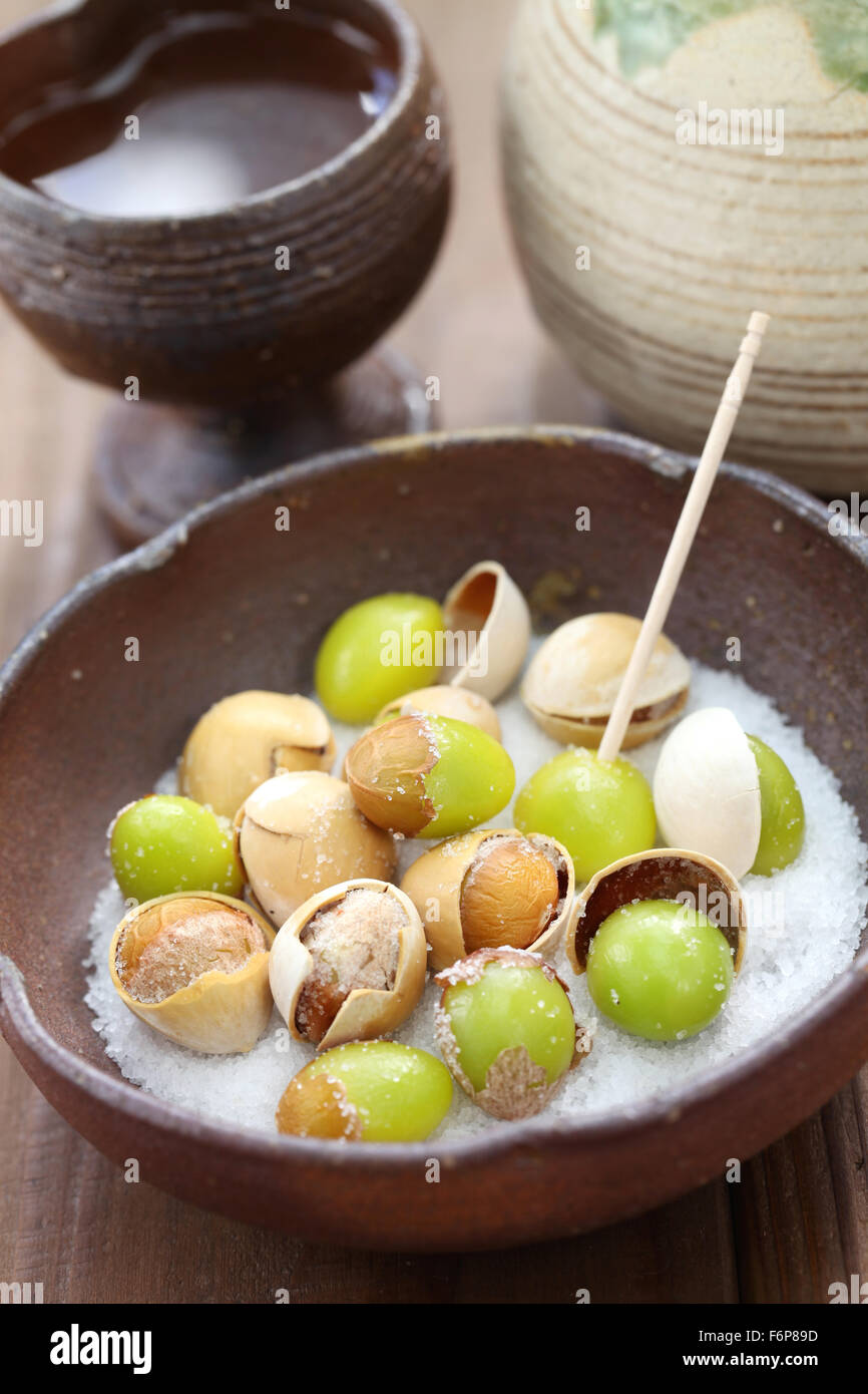 salt roasted ginkgo nuts and sake, japanese food Stock Photo