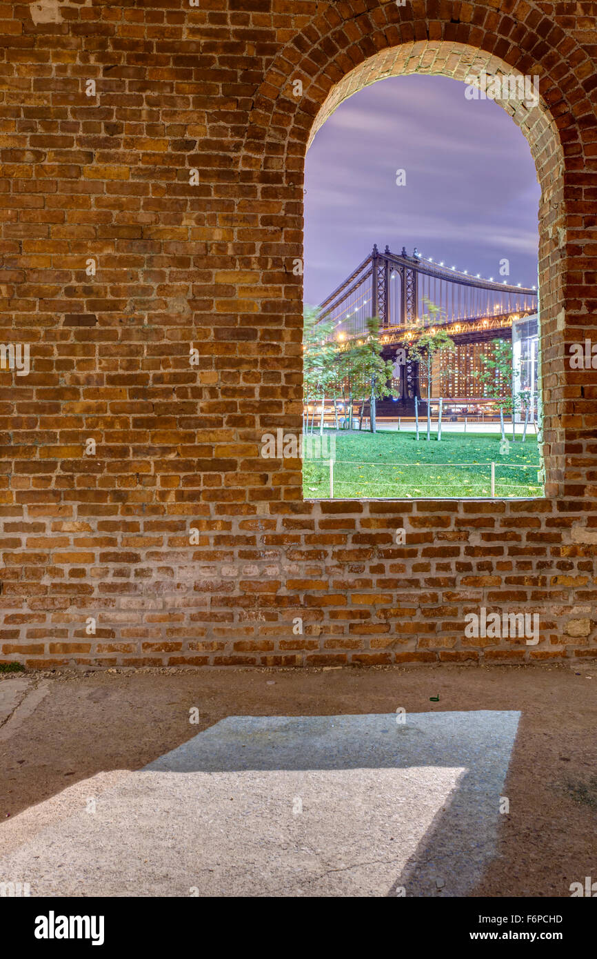 New york city night out hi-res stock photography and images - Alamy