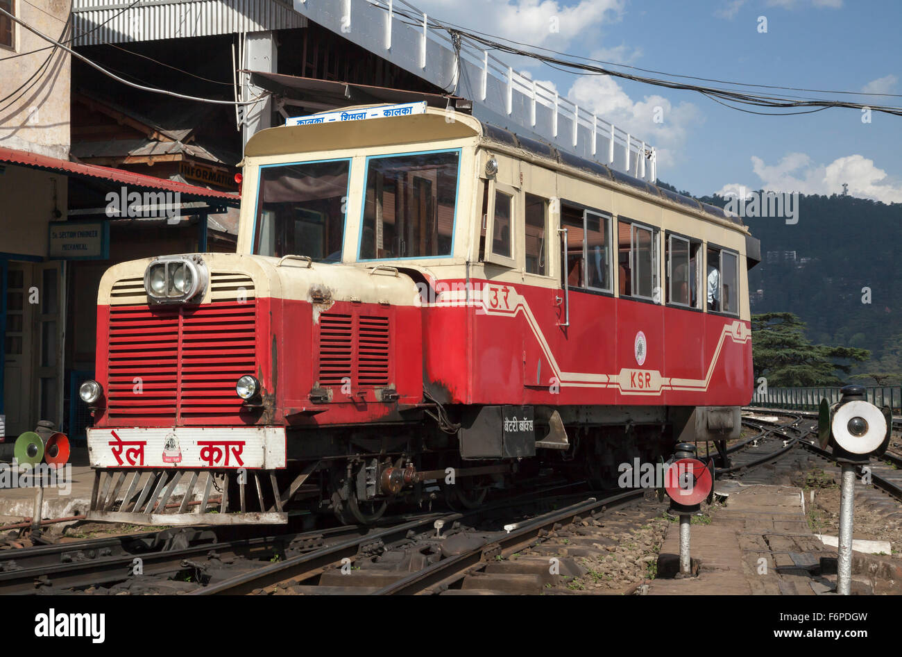 Railcar No.4 of the Kalka-Shimla Railway at Shimla railway station Stock Photo