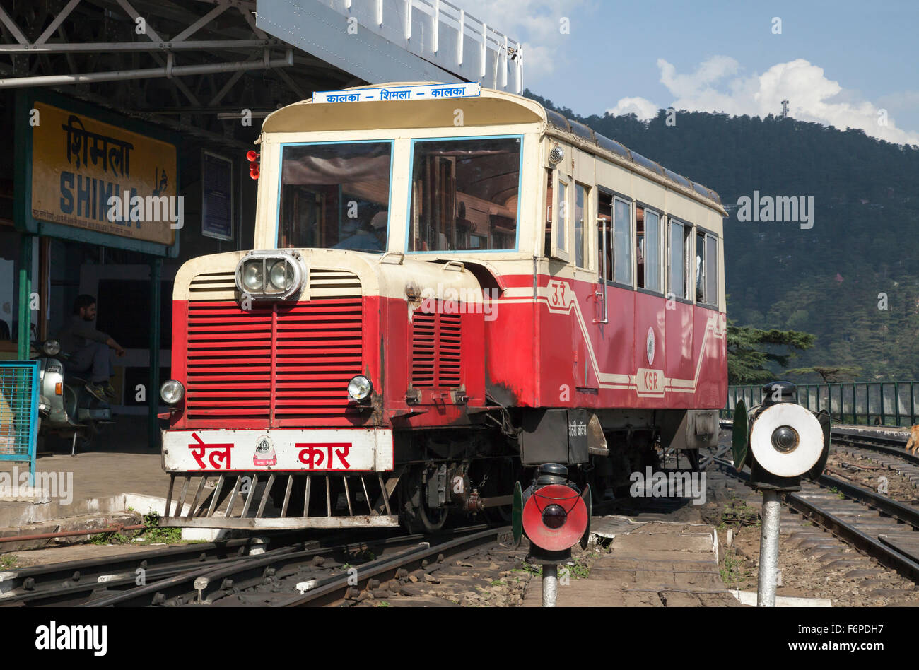 Railcar No.4 of the Kalka-Shimla Railway at Shimla railway station Stock Photo