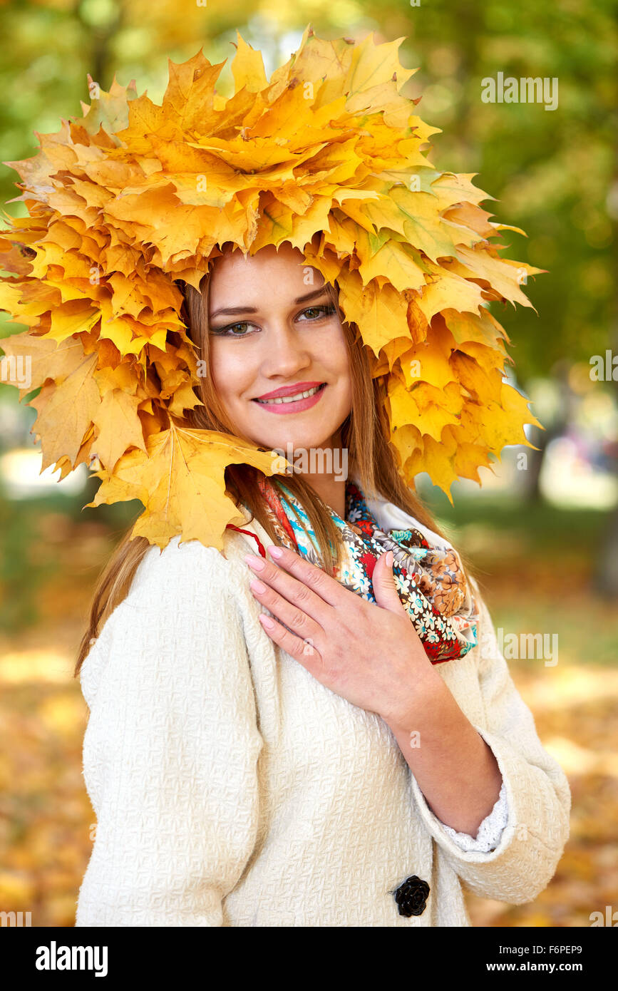 girl portrait with leaves on head in autumn city park Stock Photo - Alamy