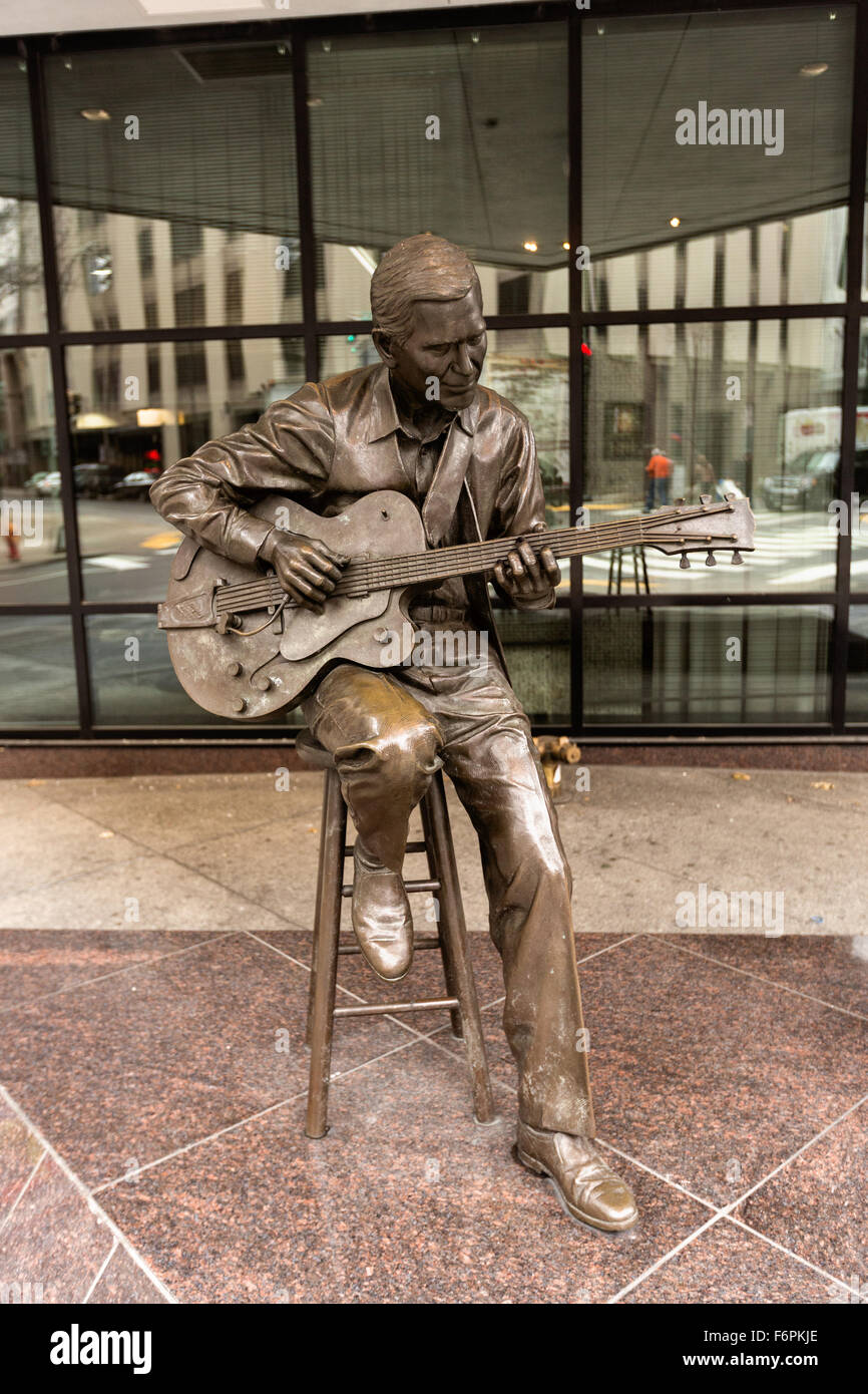 Chet Atkins statue in Nashville, TN. Stock Photo