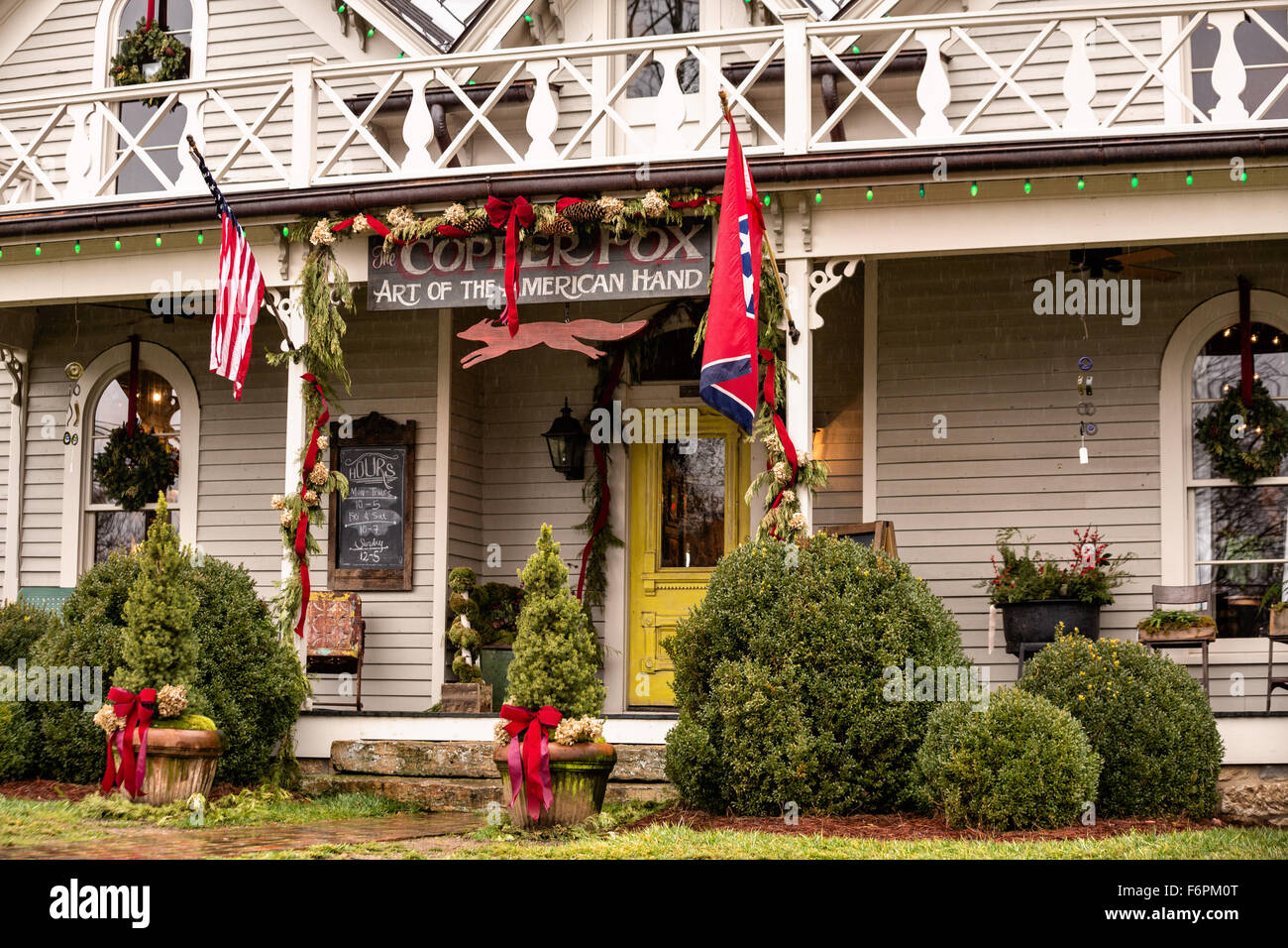 Old house converted into the Copper Fox gallery in Leipers Fork, Tennessee. Stock Photo