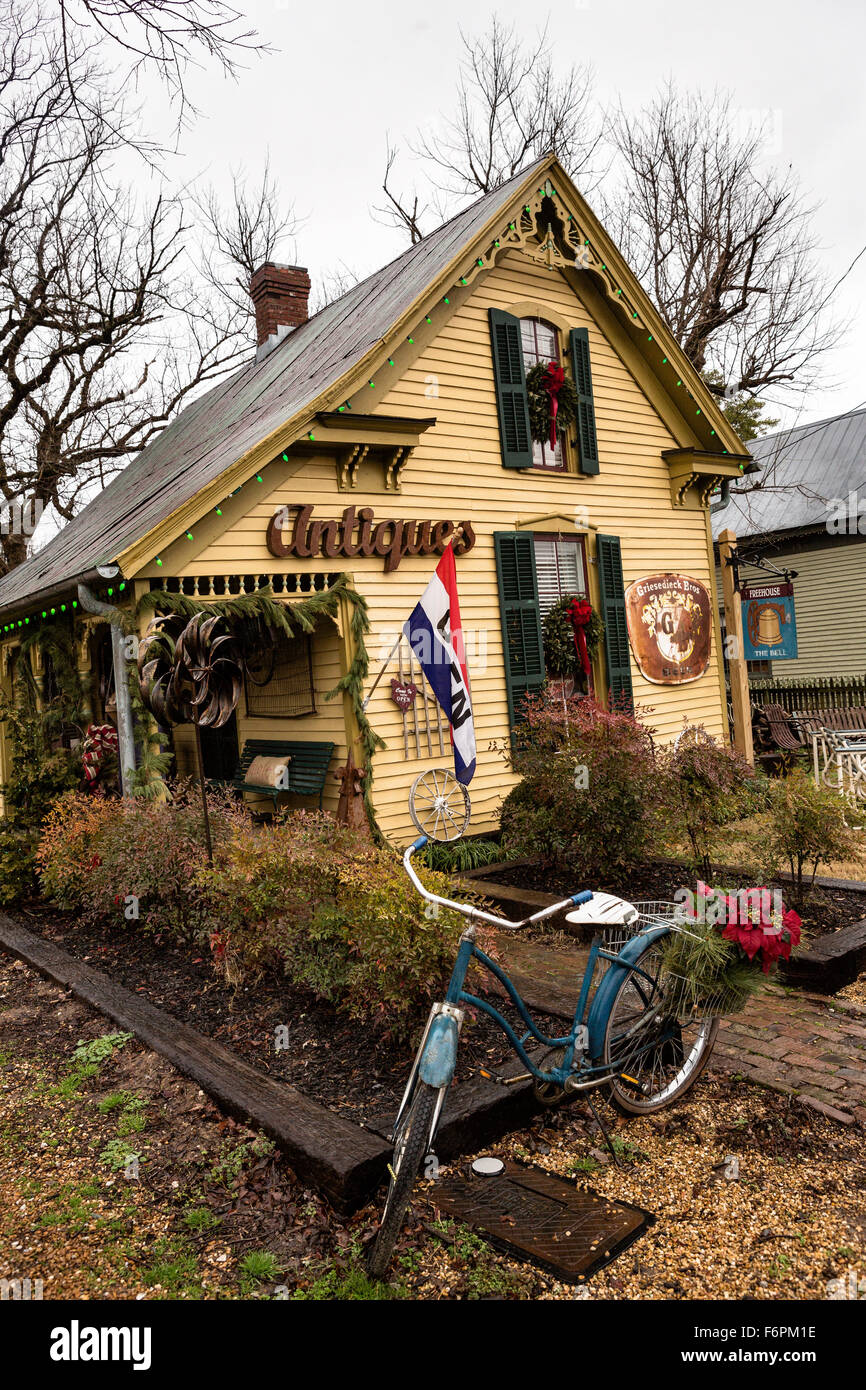 Village Vintage shop in Leipers Fork, Tennessee. Stock Photo
