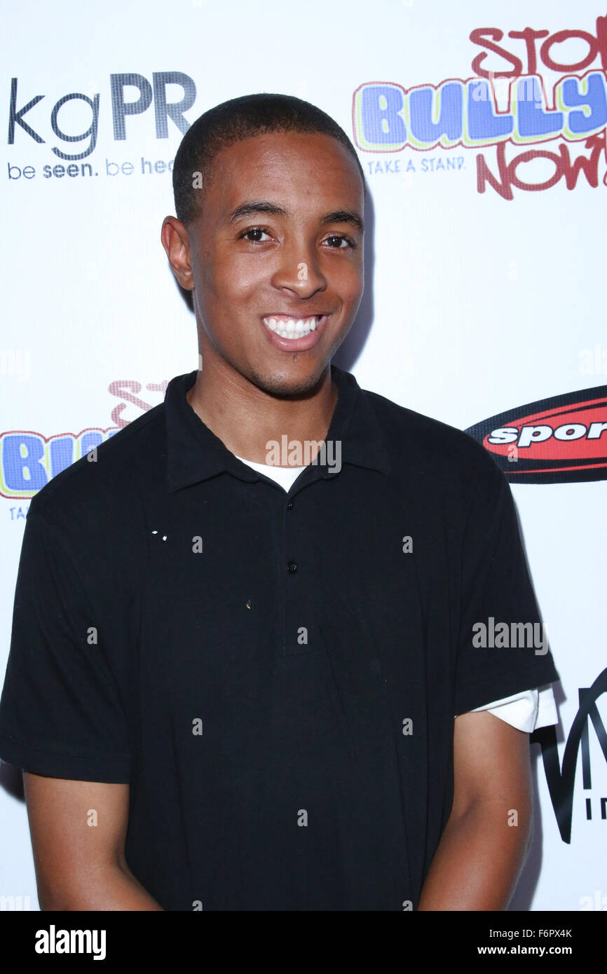 Pre-VMA Charity Event benefit 'Share Your Soul' Shop & Champagne Sip ...