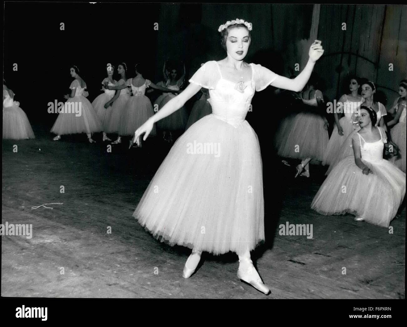 1964 - A New Ballierina: Susan Alexander, is Les Syiphides at Covent Garden. © Keystone Pictures USA/ZUMAPRESS.com/Alamy Live News Stock Photo