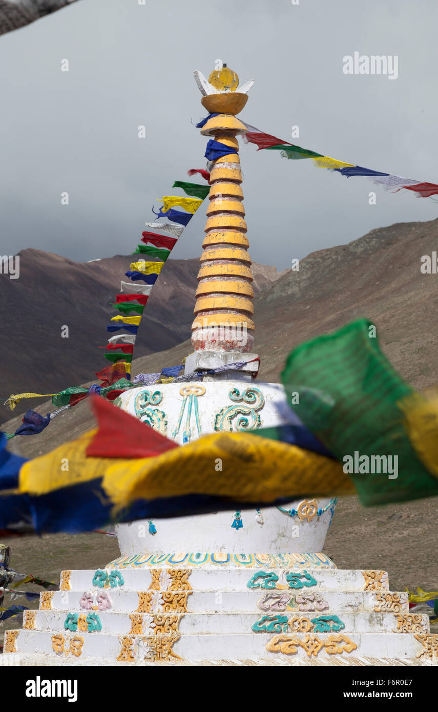 Buddhist Stupa, at Kunzum Pass (el. 4,590 m or 15,060 ft) between Spiti and Lahaul valley, Himachal Pradesh, Northern India Stock Photo