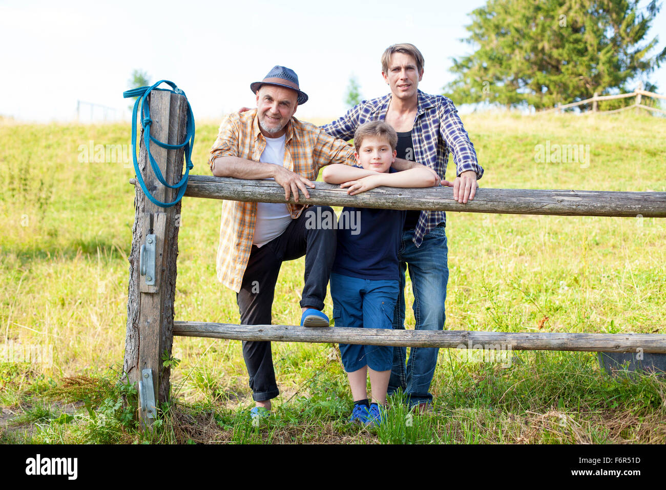 Multi generation family portrait hi-res stock photography and images ...