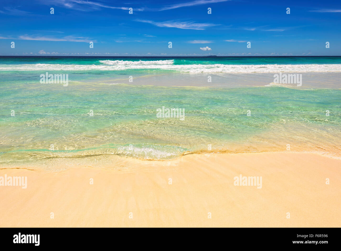 Summer sky beach hi-res stock photography and images - Alamy