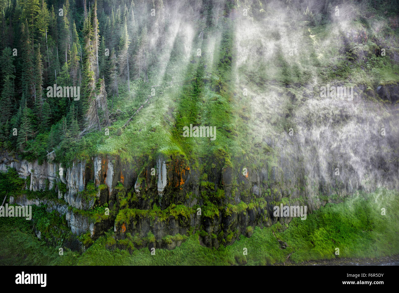 Fog over hillside hi-res stock photography and images - Alamy