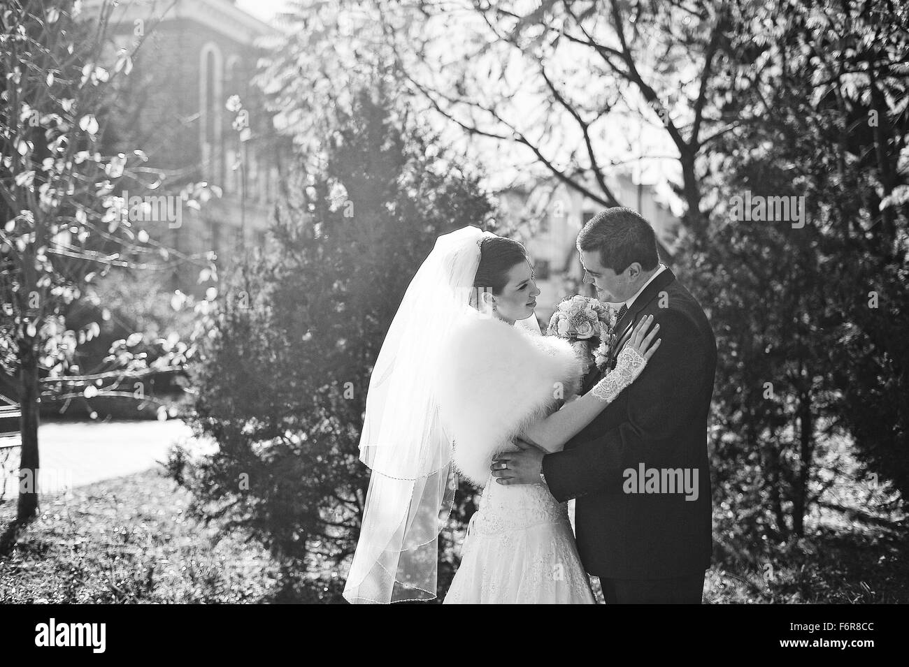 married couple embrace, black and white Stock Photo Alamy