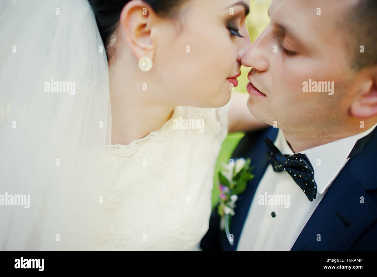 Close up portrait of wedding couple Stock Photo - Alamy