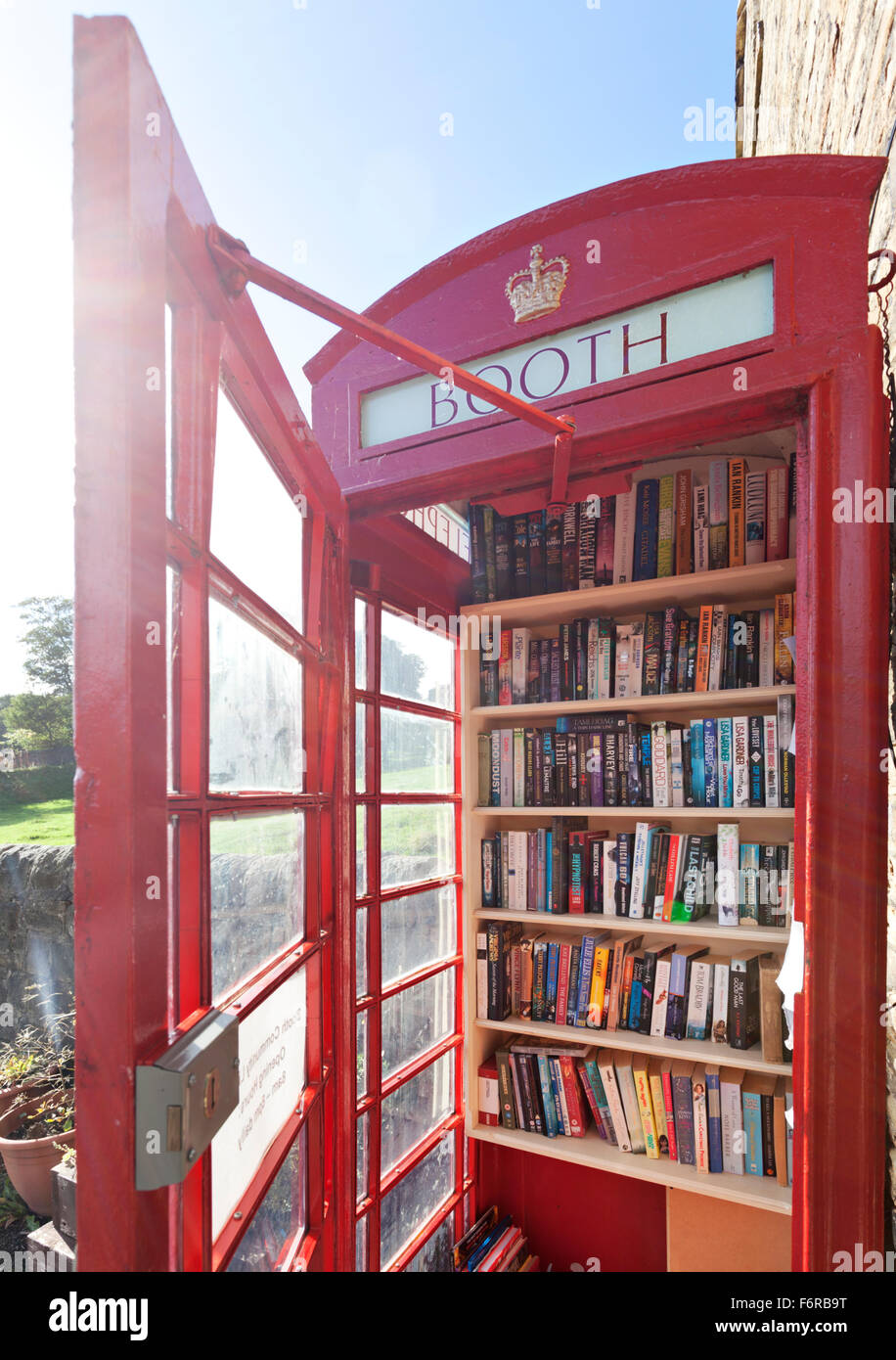 Library in Red English telephone box, Booth Stock Photo Alamy