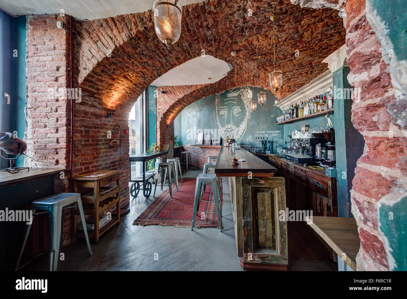 Vintage interior bar hi-res stock photography and images - Alamy