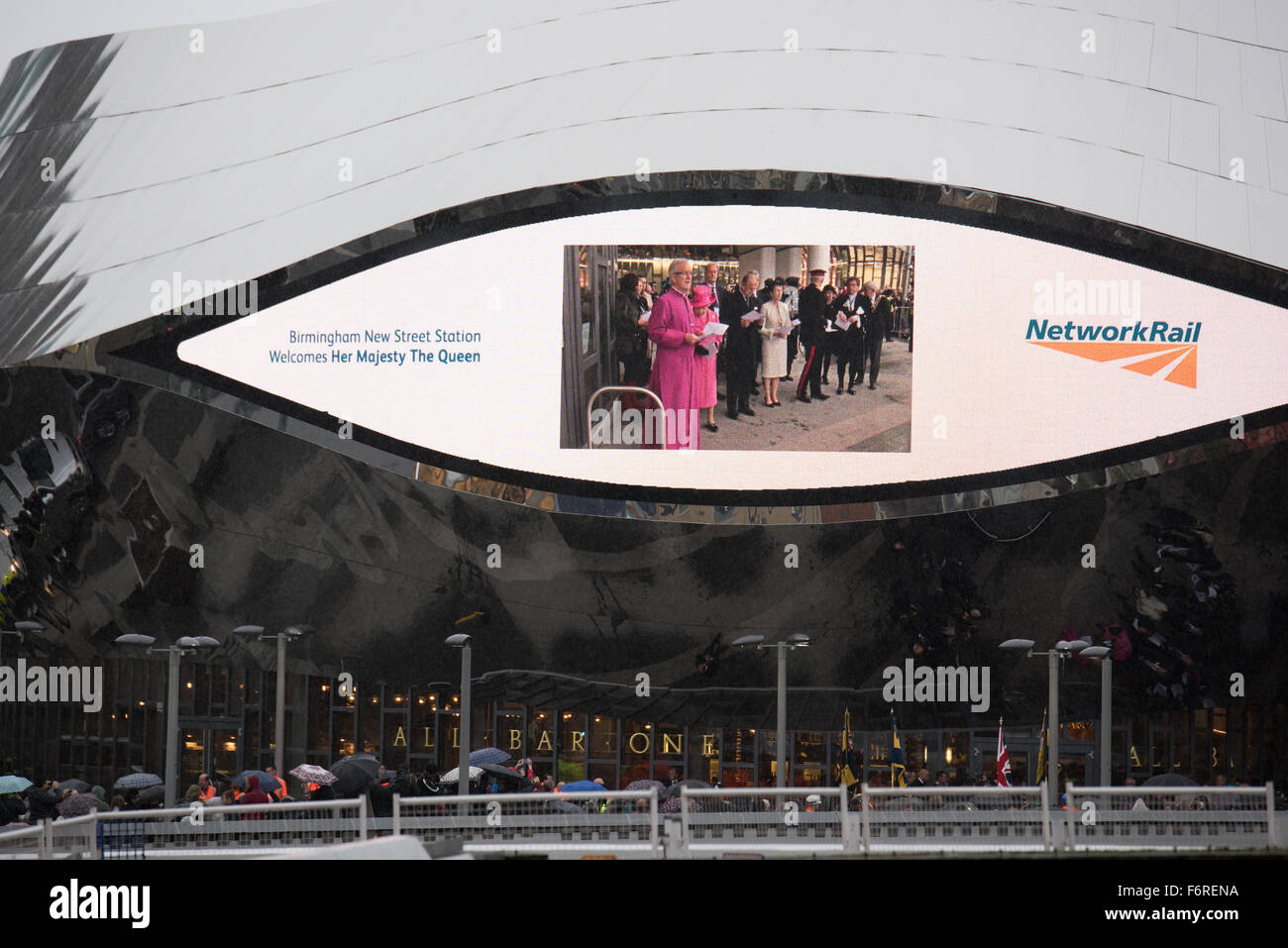 Birmingham, UK. 19th November, 2015.  Amid tight security and a strong visual Police presence the Queen came to Birmingham today to officially reopen New Street Station The crowd was waiting for her outside as pictures were shown on the large video screen above the entrance to the Station Credit:  David Holbrook/Alamy Live News Stock Photo
