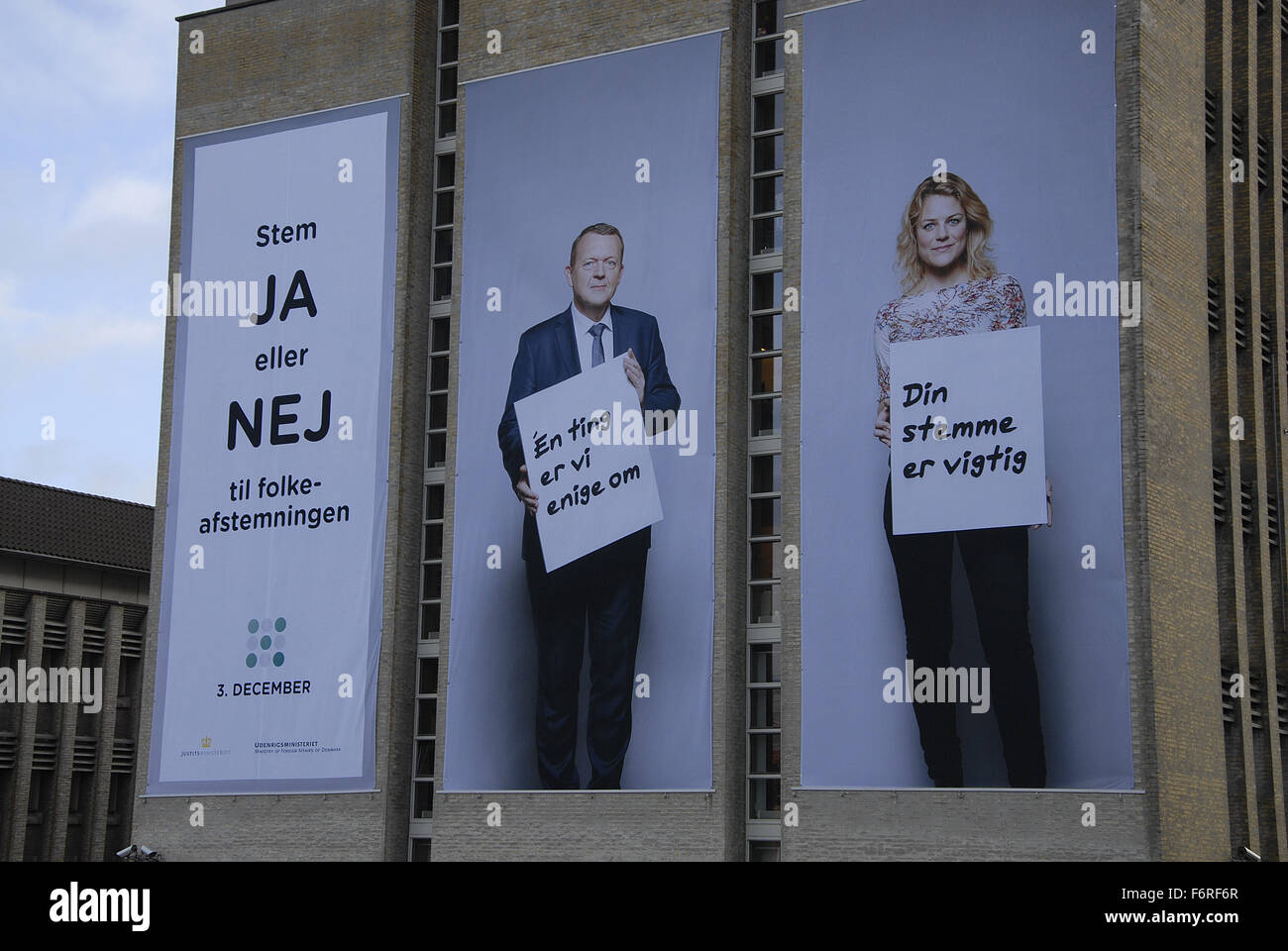 Copenhagen, Denmark. 19th November, 2015. Billboard with Danish prime minister Lars Lokke Rasmussen recommends vote  JA (yes) government and liberal party  and other red block Ms.Johanne Schmidt-Nielsen from Danish Enheslisten recommends vote  Nej (NO) for eu referendum on 3th December 2015 these are the only billboard with Yes and No politicians hanging on the government building at  Danish ministry for foreign affairs building. Credit:  Francis Dean/Alamy Live News Stock Photo