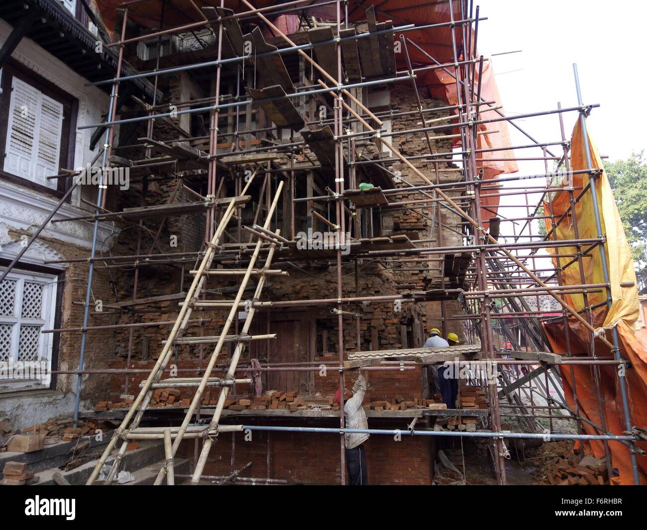 Kathmandu, Nepal. 19th Nov, 2015. Nepalese workers reconstruct a temple ...