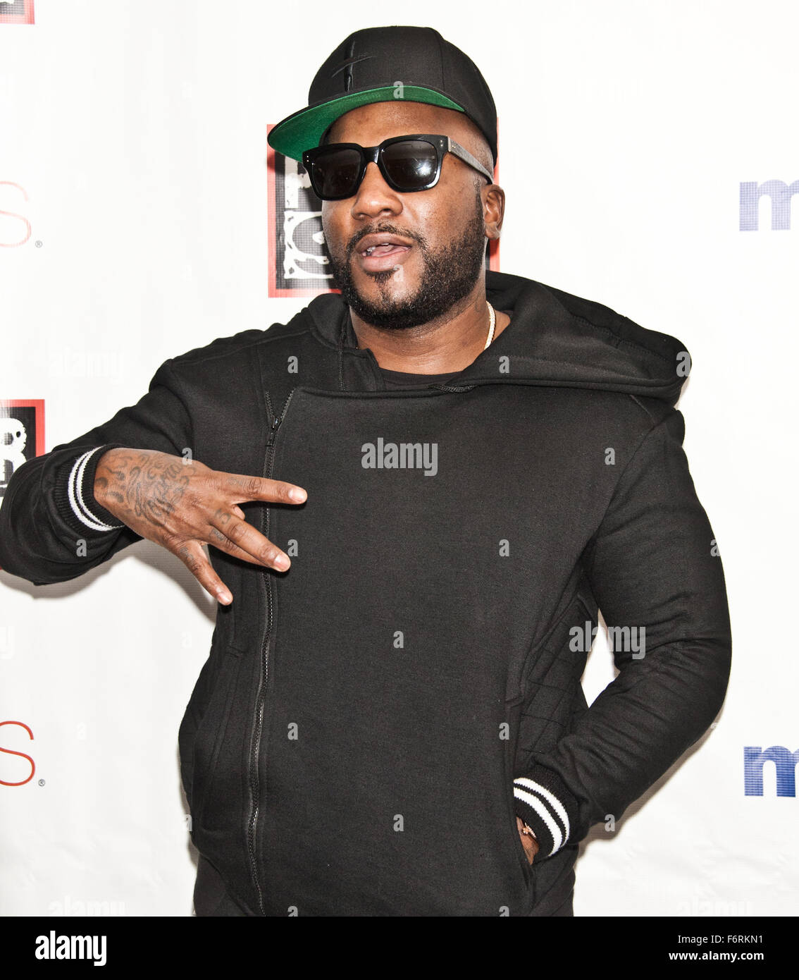 L-R) Rapper Jay-Z and Young Jeezy perform on stage at the