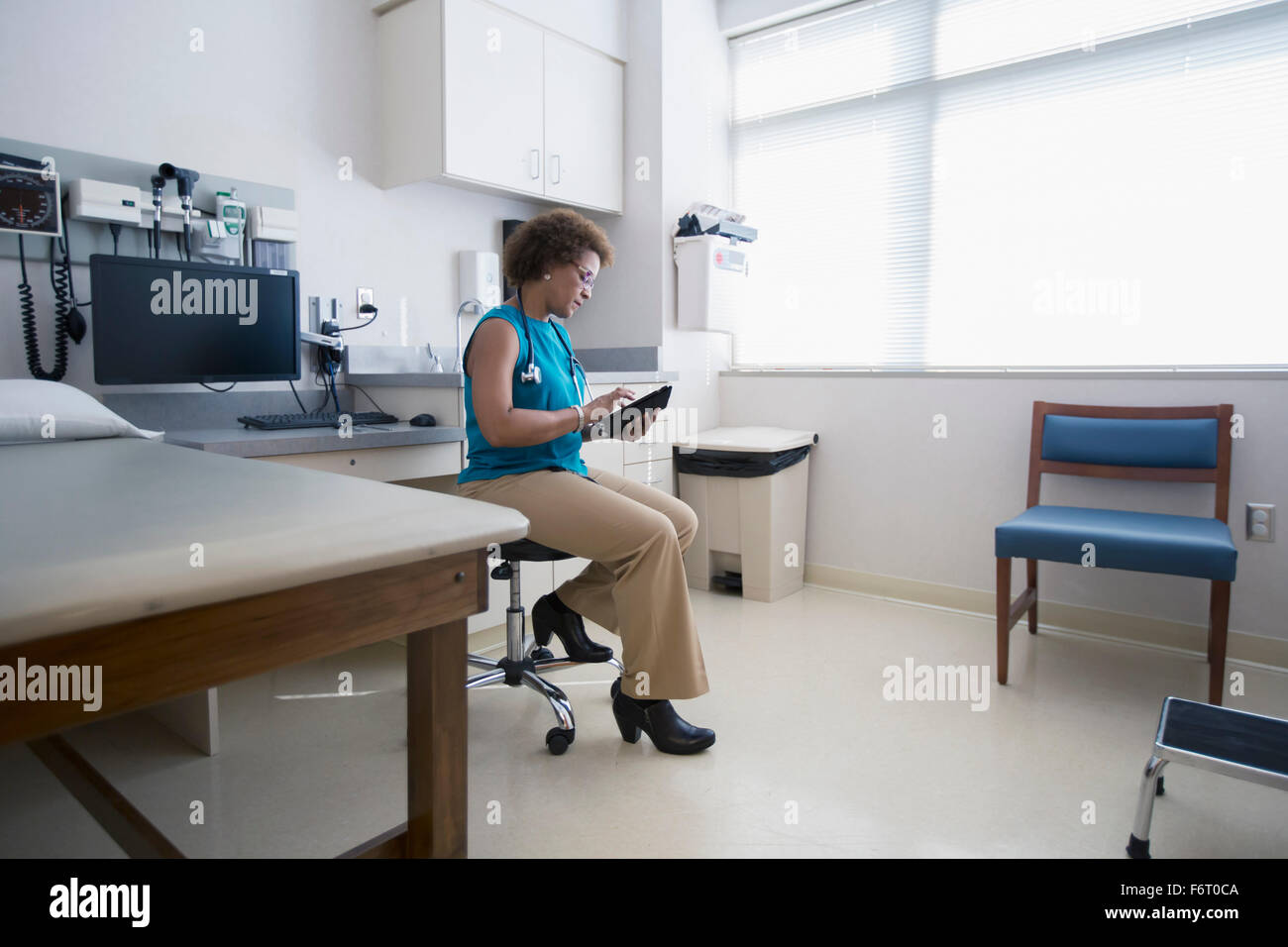 Doctor using device hi-res stock photography and images - Alamy