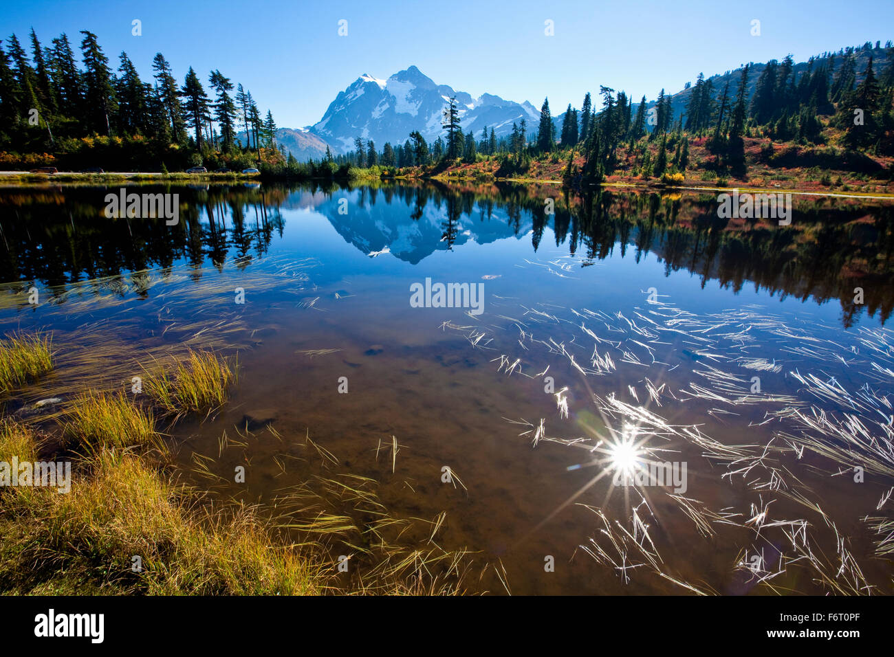 Still lake reflecting sky hi res stock photography and images Alamy Still lake reflecting sky hi res stock photography and images Alamy