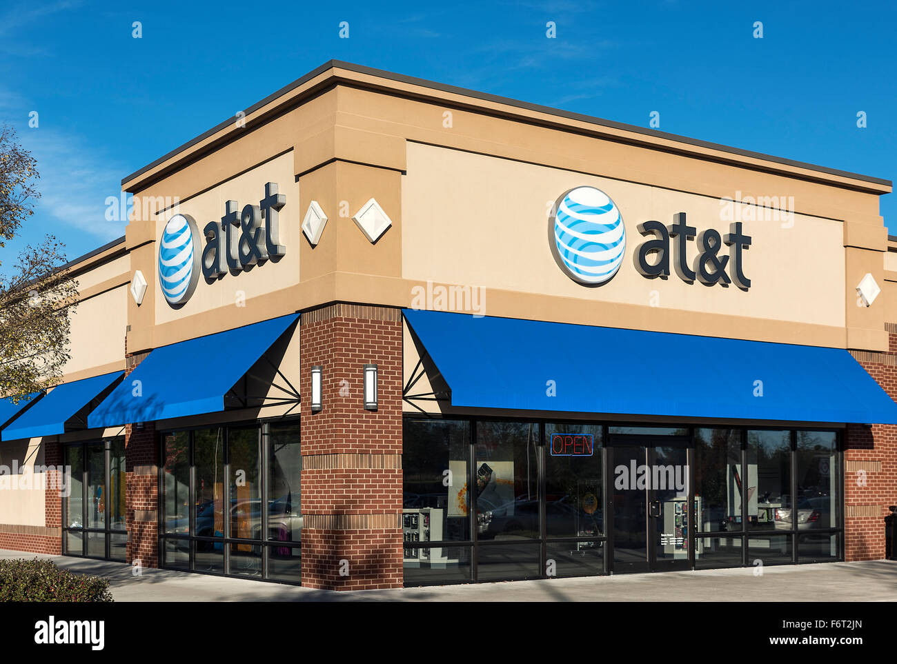 AT&T store exterior. Stock Photo