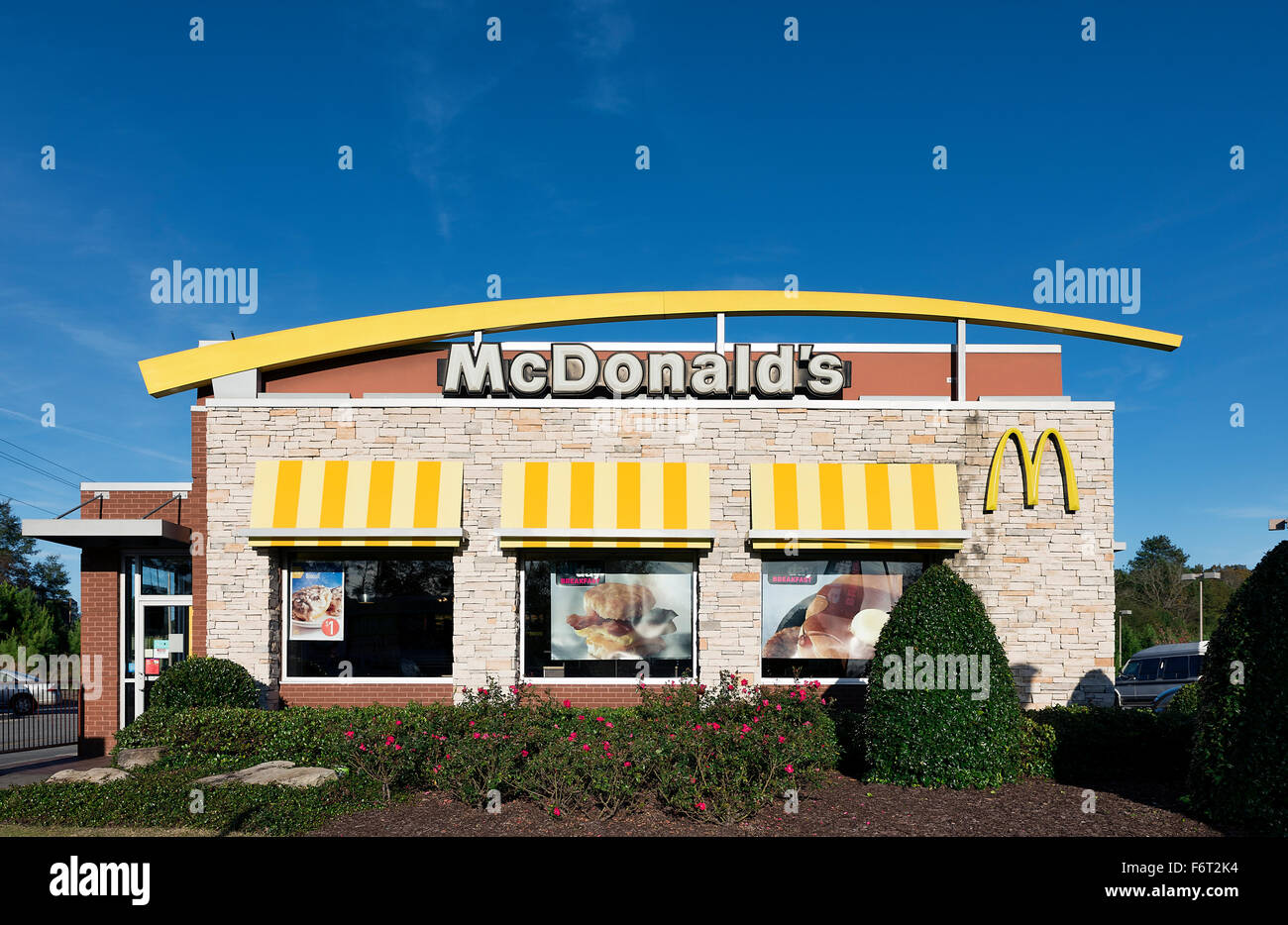 Mcdonalds exterior hi-res stock photography and images - Alamy